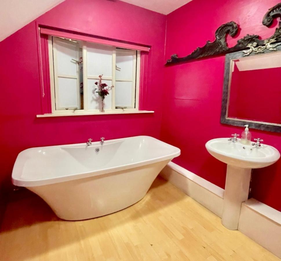 Hardham The Timber Barn South Downs West Sussex Sleeps 18ヴィラ エクステリア 写真