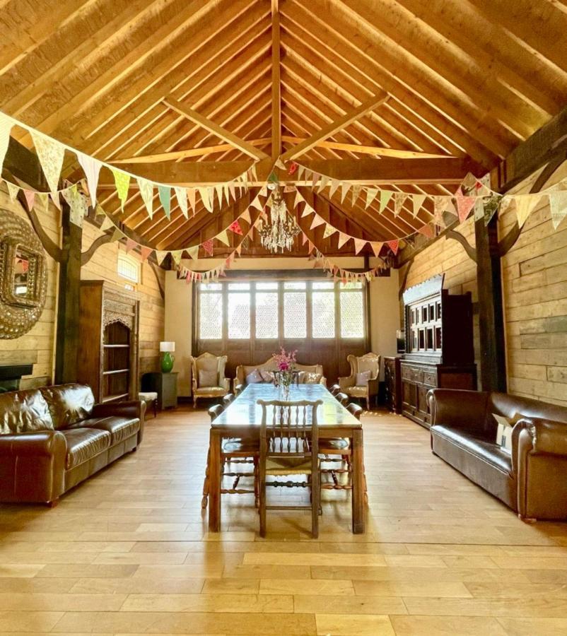 Hardham The Timber Barn South Downs West Sussex Sleeps 18ヴィラ エクステリア 写真